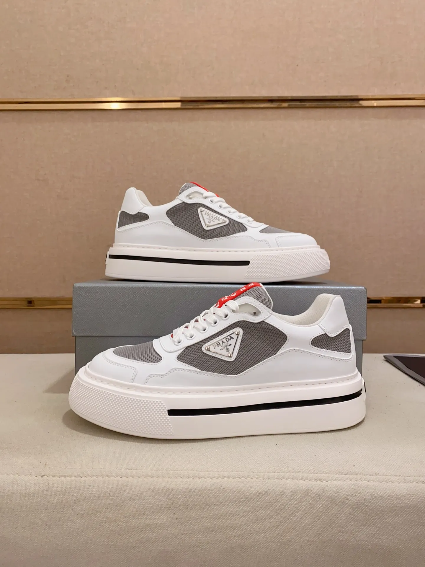 Men's shoes 💰 580💰 ✔️✔️✔️Higher version High-quality new PRADA (Prada) counters are launched simultaneously, new men's shoes, 😘fabrics are selected from breathable fly weave fabrics. Lining: Imported cowhide leather lining. 👍🏿High-end☄️Open-molded non-slip rubber outsole, exquisite lines, simple and elegant, comfortable and high-end for leisure travel. Number of yards: 38 to 44.